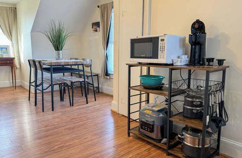 Manchester Apartment | NEW - Mins to Concord and Nashua NH - Fully Fenced Backyard - In-Unit Laundry
