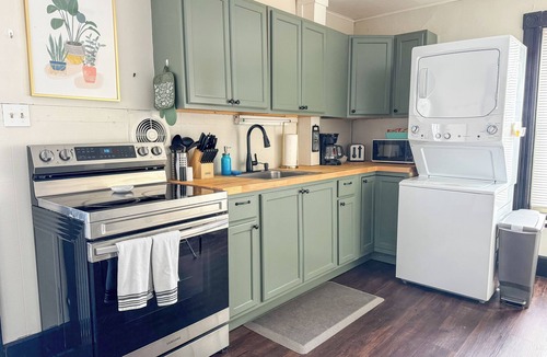 Rimmon Heights Apartment | NEW - Mins to Concord/Nashua- Quiet Neighborhood -Pet Friendly -In Unit Laundry