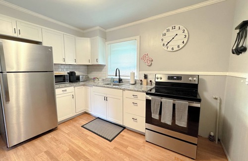 Hudson Apartment | NEW - Mins to Manchester NH and Lowell MA - Family Friendly - 1st Floor - W/D