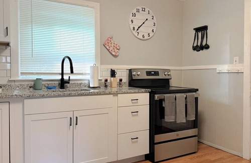 Hudson Apartment | NEW - Mins to Manchester NH and Lowell MA - Family Friendly - 1st Floor - W/D