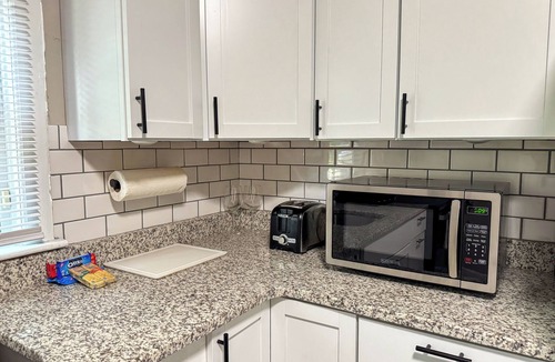 Hudson Apartment | NEW - Mins to Nashua NH and Lowell MA - Queen Size Beds - W/D - Pet Friendly