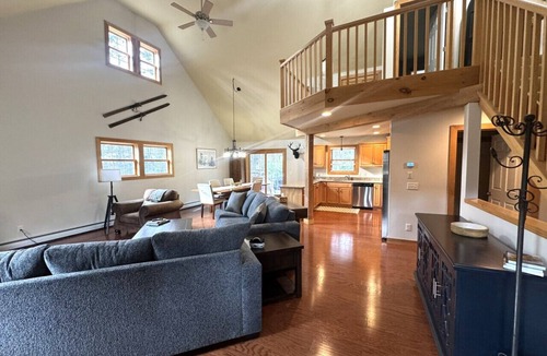 Wilmington House | New- Minutes to Mount Snow, Hot Tub, Private