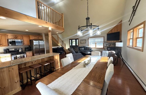 Wilmington House | New- Minutes to Mount Snow, Hot Tub, Private