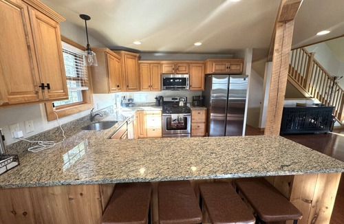 Wilmington House | New- Minutes to Mount Snow, Hot Tub, Private