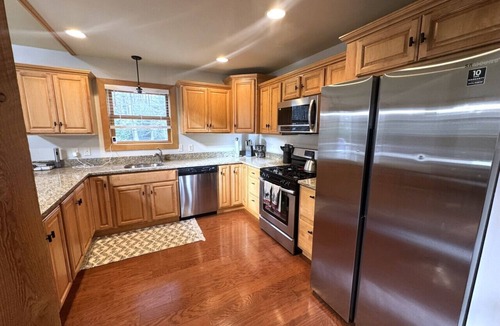 Wilmington House | New- Minutes to Mount Snow, Hot Tub, Private