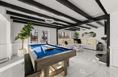 Moultonborough House | NEW Modern Barrel Getaway HOT TUB & Game Room