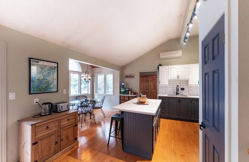 Haliburton Cottage | NEW! Modern Lake House - 5 min to Haliburton