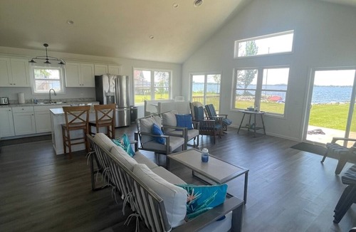 Sandy Creek House | New NEW Low Price, On Water, Golfing & Fishing, Amazing Sunsets, Sleeps 7