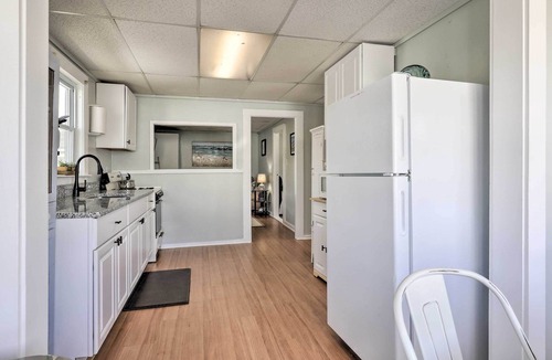 Hampton Villa | NEW! Quaint Hampton Villa - Walk to Beach & Dining