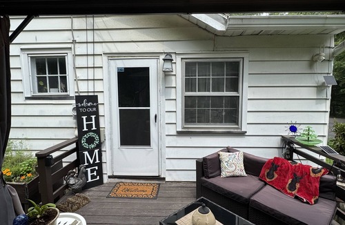 Rochester Apartment | New/Quiet/Woodsy 2 min-490/590-City