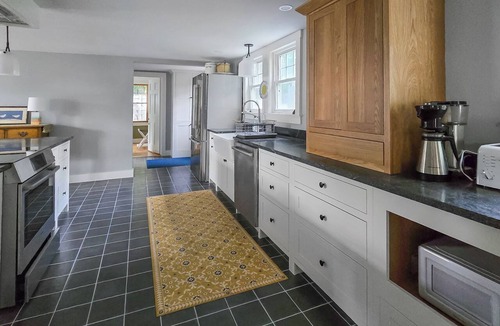 Wellfleet House | NEW RENOVATIONS! In-Town 3BD-A/C, Enclosed Outdoor Shower, Walk to Town Center, Pier & Mayo Beach