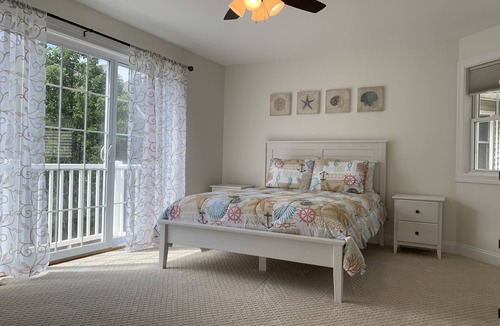 Hampton Condo | ⛱ NEW RENTAL being offered for 3 summer weeks only. 539 short 👣 to 🌊