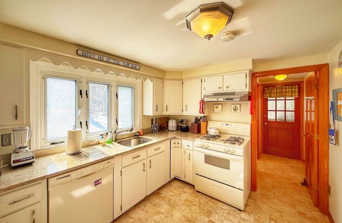 Mashpee House | New Seabury Getaway | Pond Paddles & Beach