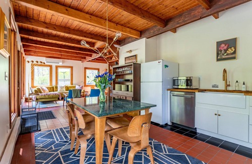 Saugerties House | NEW: SoulWood - Heart, Hearth and Hot-tub nr Woodstock