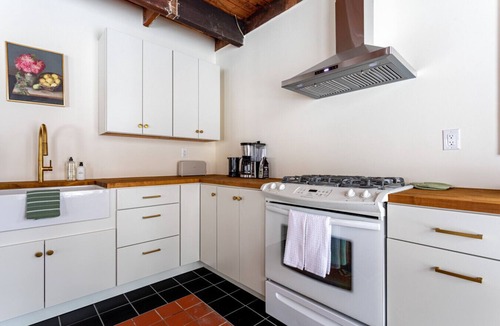 Saugerties House | NEW: SoulWood - Heart, Hearth and Hot-tub nr Woodstock