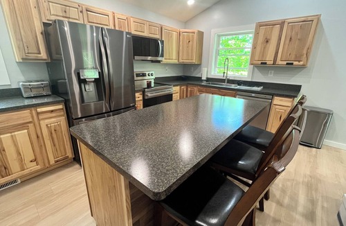 Laconia House | New! Spacious 3-bedroom 2.5 bath house with central AC minutes from Weirs Beach