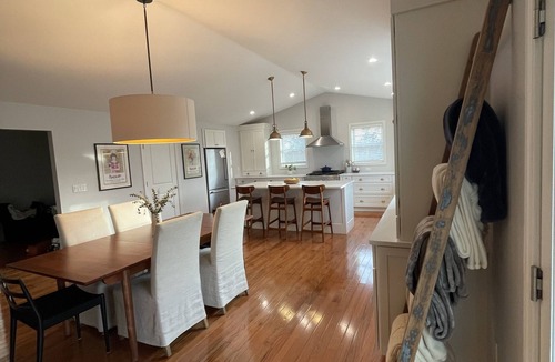 Portsmouth House | New, Spacious & Comfortable Home-Minutes to Newport & beaches. Walk to water.