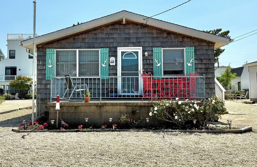 Surf City House | NEW-Three-bedroom, 1.5-bath retreat plus an outdoor shower for up to 8 guests.
