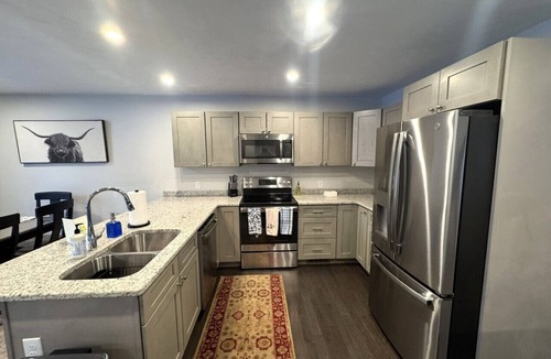 West Dover Villa | New Townhome- Minutes from Mountain, Hot tub, game room