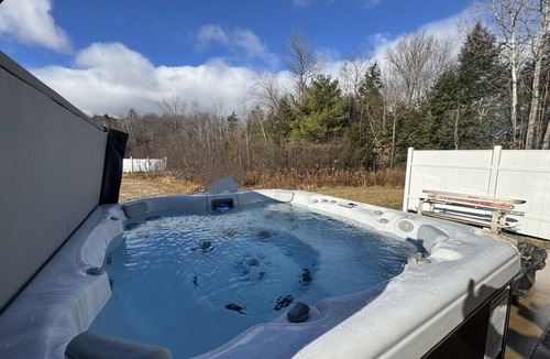 West Dover Villa | New Townhome- Minutes from Mountain, Hot tub, game room