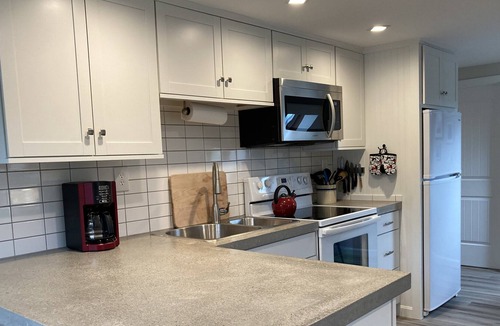 Warren House | New Upscale Apartment In the Heart of Mid-Coast Maine