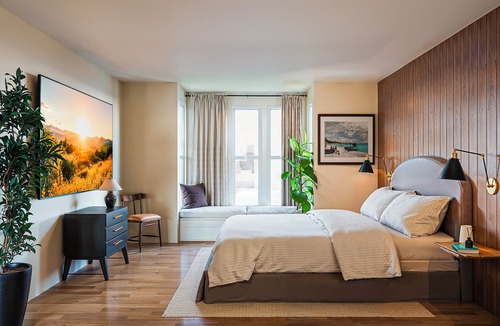 Boothbay Harbor Villa | NEW WATERFRONT SUITES WITH PANORAMIC HARBOR VIEWS & BALCONY Boothbay Harbor