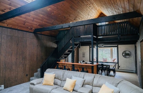 Tamworth House | NEW! Woodland Retreat - Hot tub Game Room Firepit