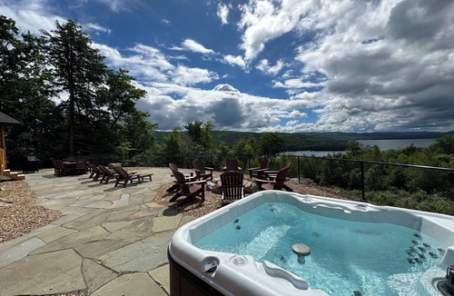 Hebron Cabin | Newfound Lake Log Home - Hot Tub & Amazing Views