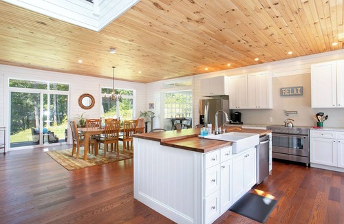 Glendale House | Newly Built 4 Bedroom Lake House with Kayaks & Paddle Boards!