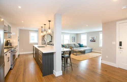 Yachting Village House | Newly built 5 star house in the heart of Newport's Yachting Village