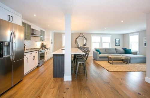 Yachting Village House | Newly built 5 star house in the heart of Newport's Yachting Village