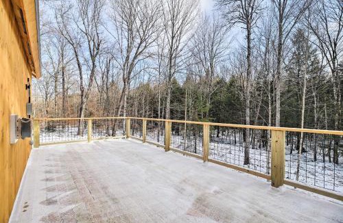 Morrisville House | Newly Built Cabin w/Hot Tub - 16 Mi to Stowe Mtn!