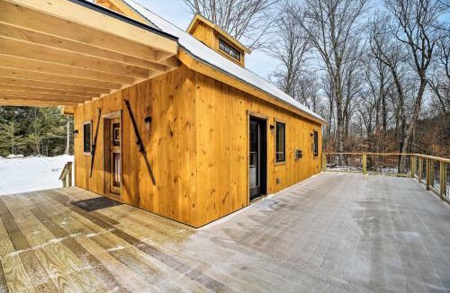 Morrisville House | Newly Built Cabin w/Hot Tub - 16 Mi to Stowe Mtn!