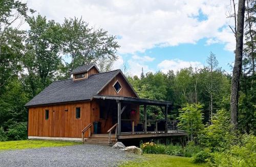 Morrisville House | Newly Built Cabin w/Hot Tub - 16 Mi to Stowe Mtn!