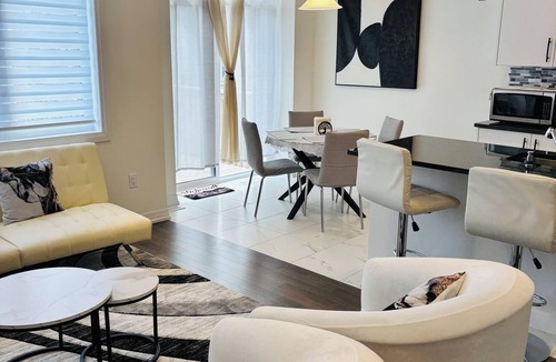 Thorold House | Newly Built House near Niagara Falls and Outlet Mall