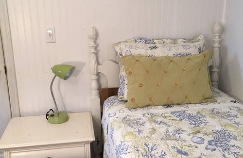West Chatham Cottage | Newly redone beautiful 3 Bedroom Cottage on White Pond