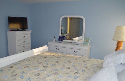South End Condo | Newly remodeled, 4BR Condo only 1.5 block to beach