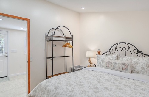 South Britain Cottage | Newly remodeled cottage on private road. Close to Lake Zoar!