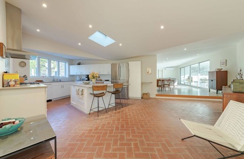 Wellfleet House | Newly Reno'd GORGEOUS, Water View, Beach Access (CS0034)