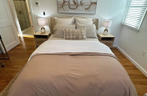 Fifth Ward House | Newly Renovated 2-bedroom house. Walk to everything that Newport has to offer.