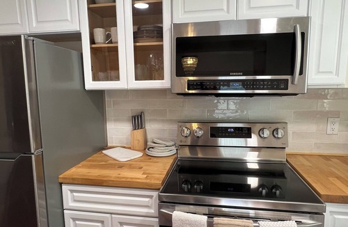 West Tisbury House | Newly renovated 3BR house, FREE CAR with beach sticker, pet friendly, sleeps 10.