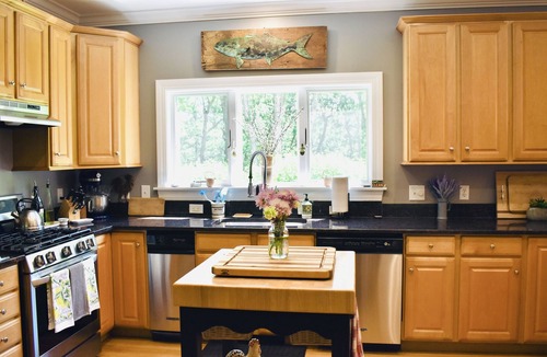 Edgartown House | NEWLY RENOVATED! 5-Star, Edgartown Colonial with Central AC