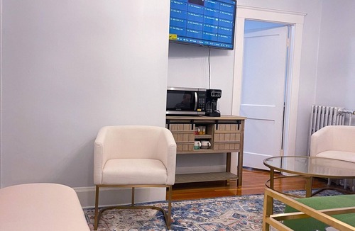 Cleveland Circle Apartment | NEWLY RENOVATED APARTMENT STEPS FROM GREEN LINE BRIGHTON BROOKLINE