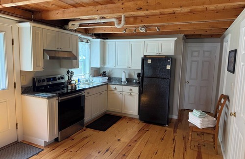 Kennebunkport House | Newly renovated cottage only a stroll to the beach