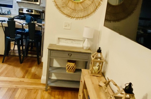 Easton's Point Cottage | Newly Renovated - Charming Cottage by Easton's Beach