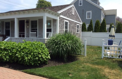 Easton's Point Cottage | Newly Renovated Easton Point Cottage, Short Walk To First And Second Beach