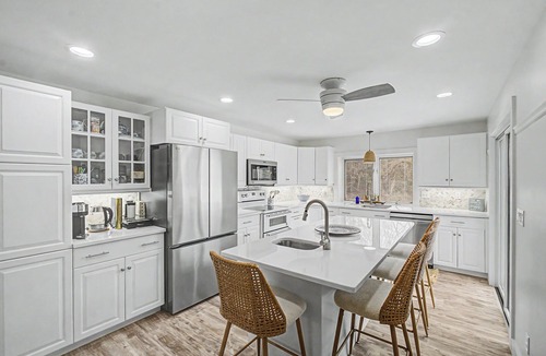 West Barnstable House | Newly renovated home w/Saltwater Pool Near Sandy Neck, sleeps 10!