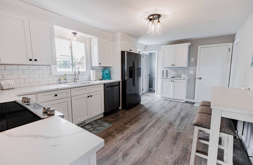 Middletown House | Newly Renovated Home, 3 BR on Newport border (7 min to downtown)