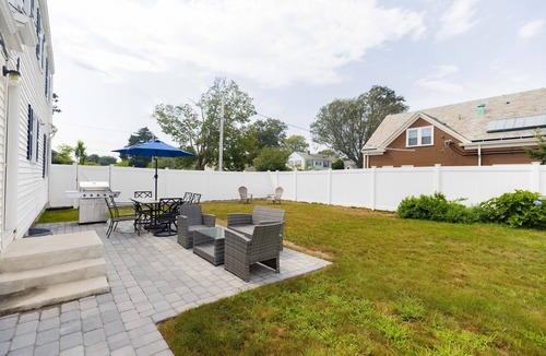 Middletown House | Newly Renovated Home, 3 BR on Newport border (7 min to downtown)