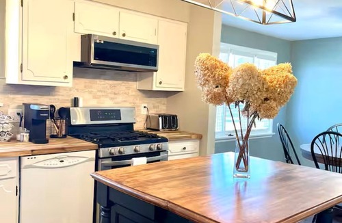 Eden House | Newly renovated home w/space to move inside & out